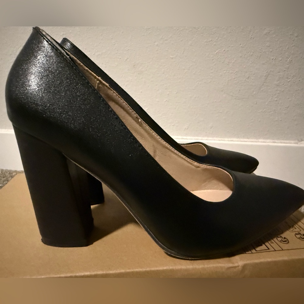 Elegant Black Women's Pumps
